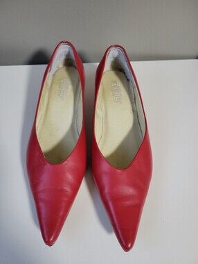 Red Kitten Heels. SIZE 6